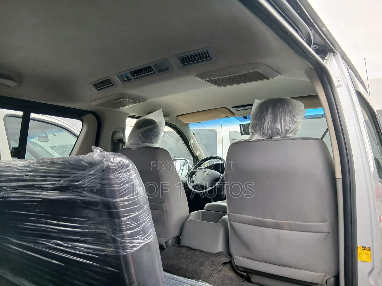 Toyota HiAce 2015 Silver