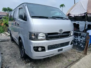 Toyota HiAce 2015 Silver