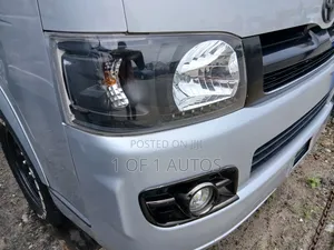 Toyota HiAce 2015 Silver