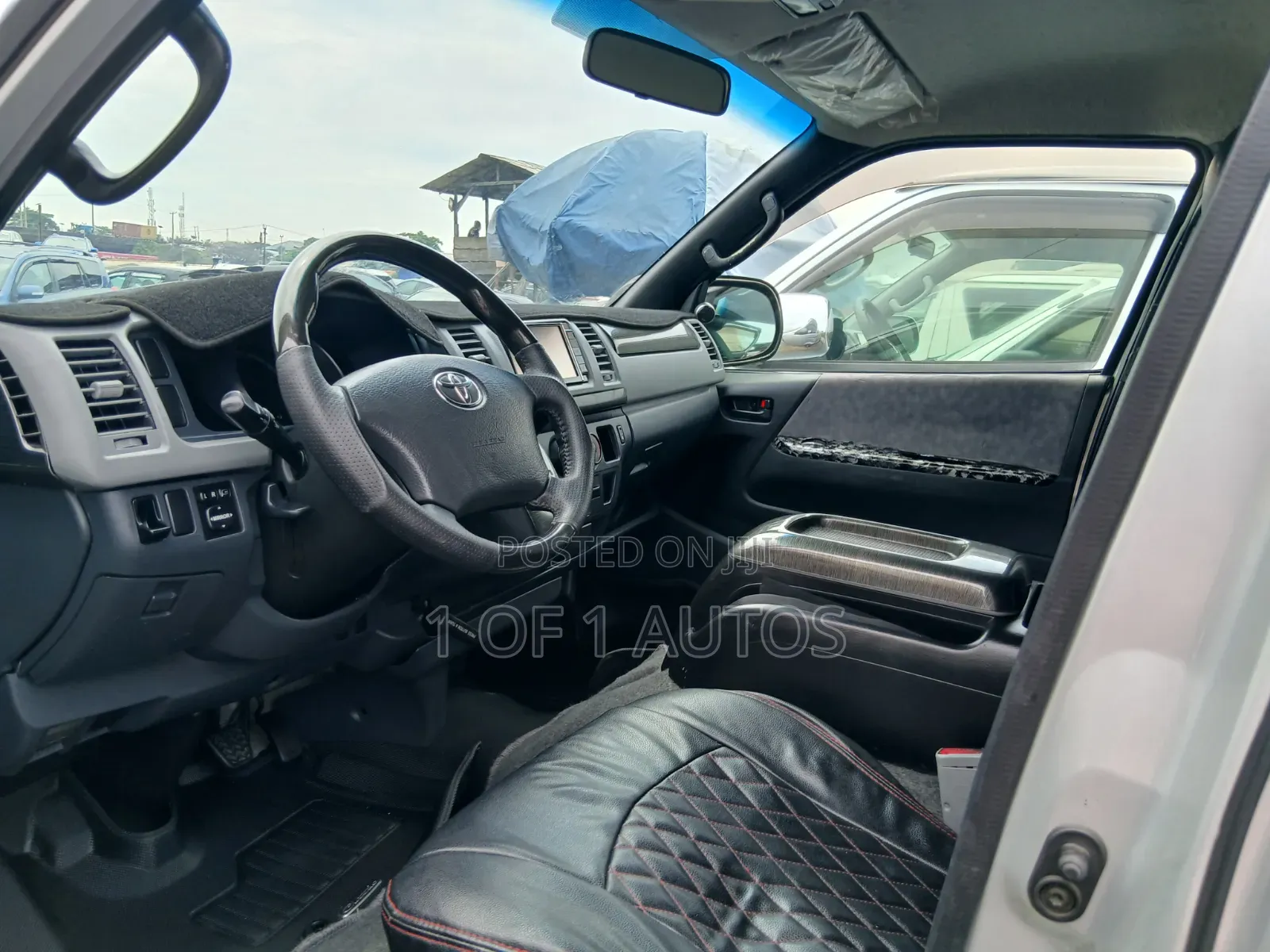 Toyota HiAce 2015 Silver