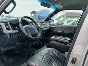 Toyota HiAce 2015 Silver