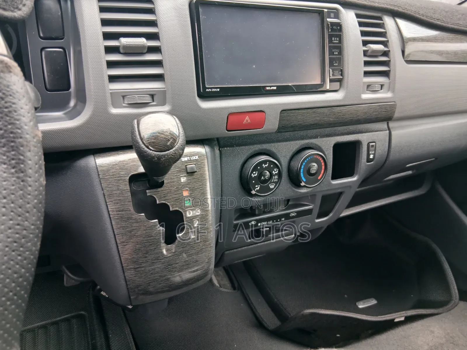 Toyota HiAce 2015 Silver