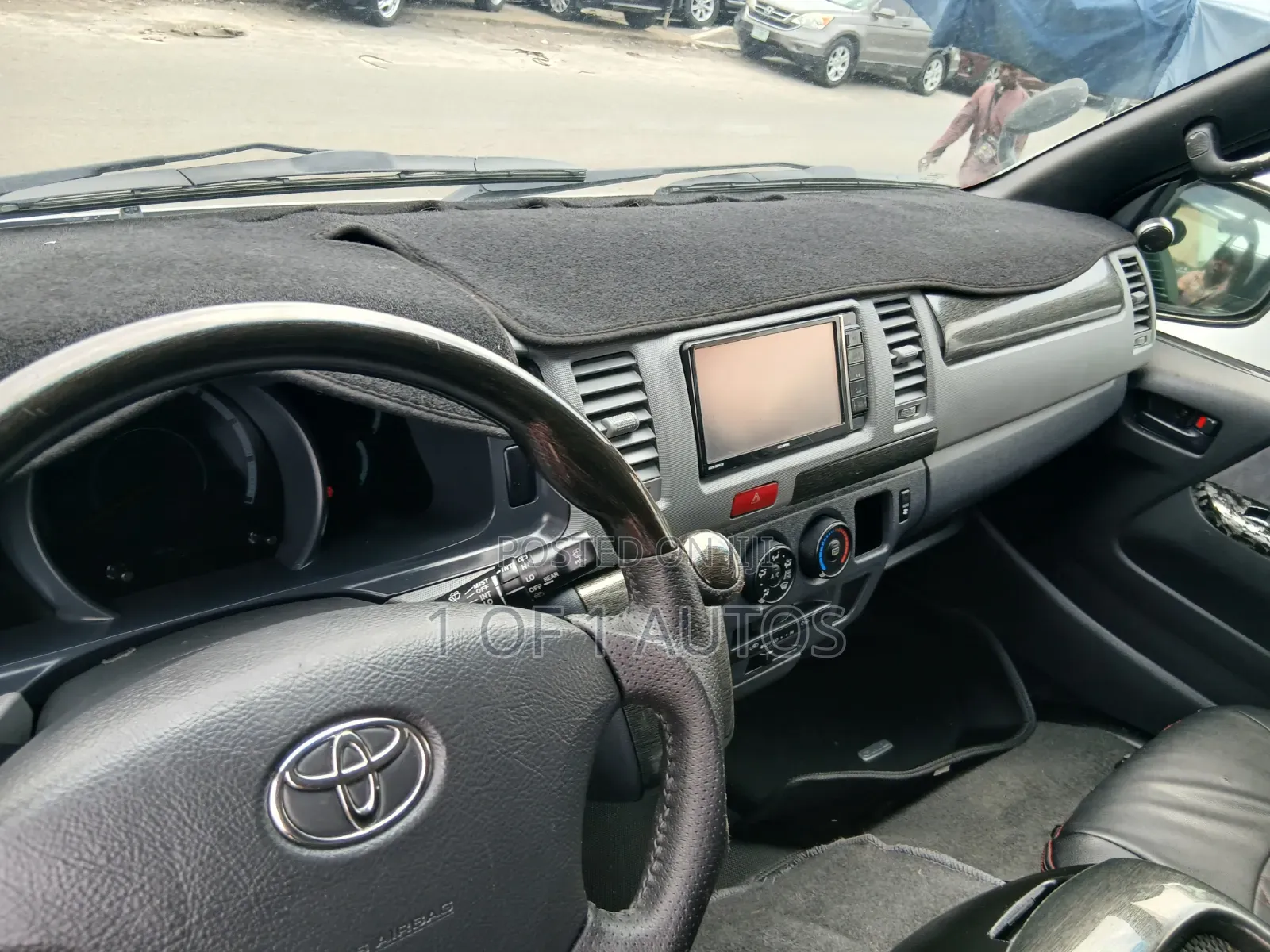 Toyota HiAce 2015 Silver