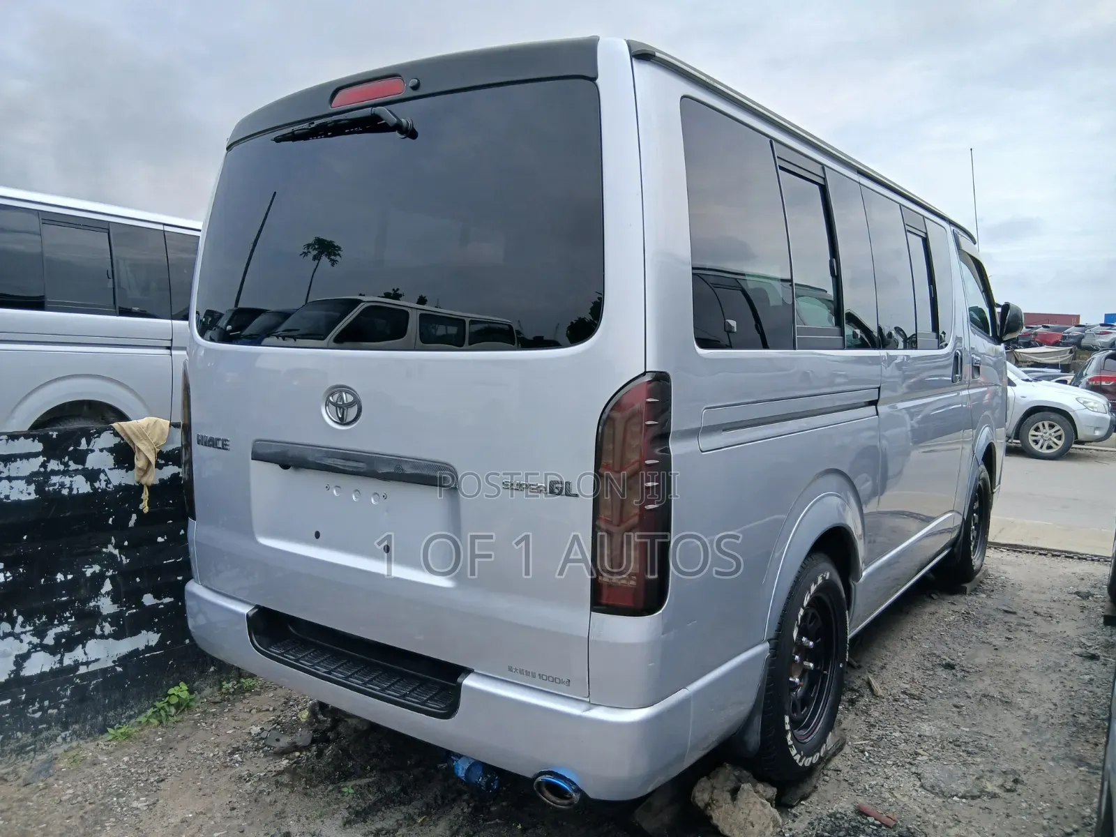 Toyota HiAce 2015 Silver