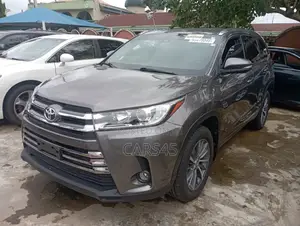 Toyota Highlander 2019 Gray