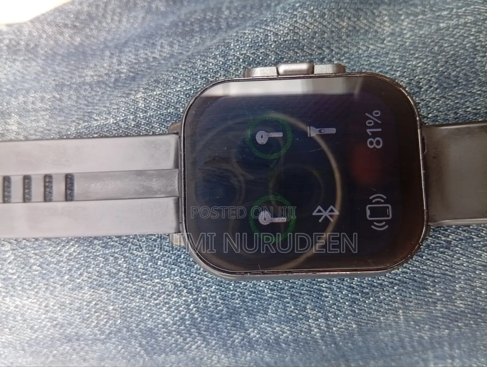 D8 2 in 1 Smartwatch and Earbud