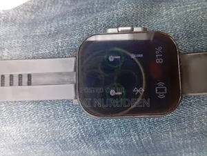 D8 2 in 1 Smartwatch and Earbud