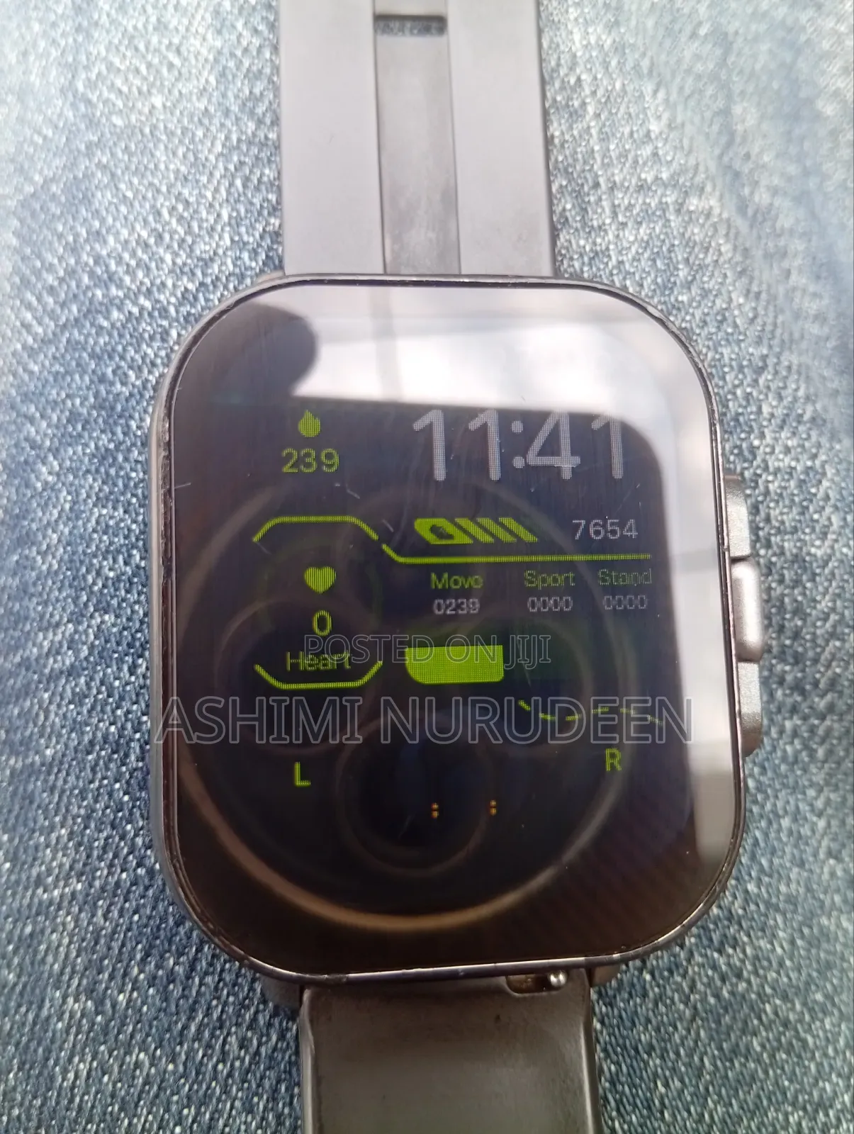 D8 2 in 1 Smartwatch and Earbud