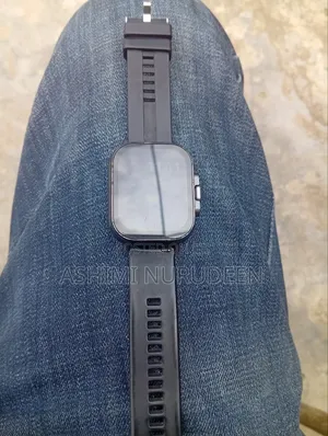 D8 2 in 1 Smartwatch and Earbud
