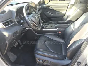 Toyota Highlander 2023 Silver