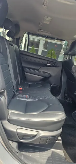 Toyota Highlander 2023 Silver