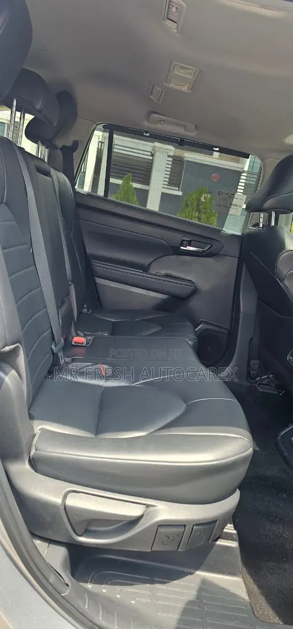 Toyota Highlander 2023 Silver