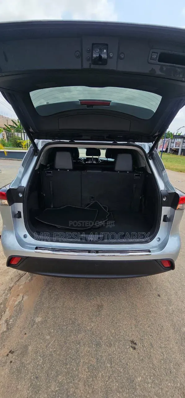 Toyota Highlander 2023 Silver