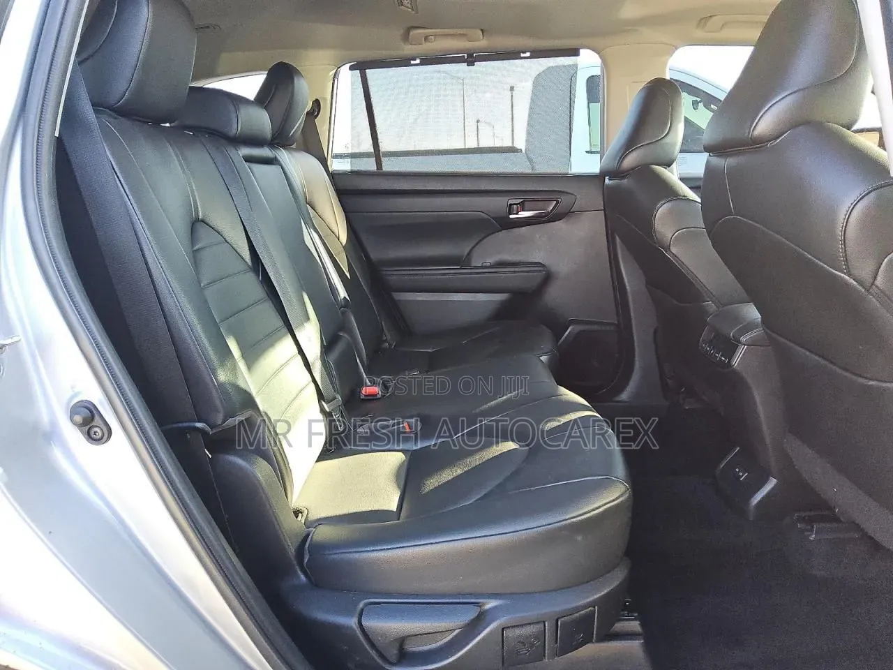 Toyota Highlander 2023 Silver