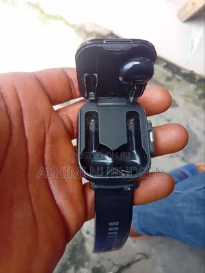 D8 2 in 1 Smartwatch and Earbud