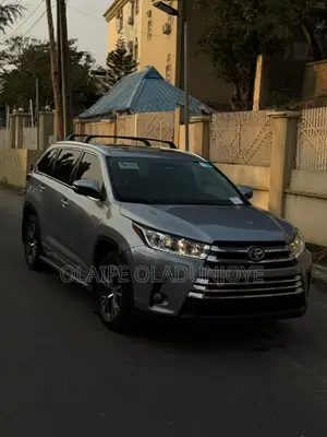 Toyota Highlander XLE V6 4x4 (3.5L 6cyl 6A) 2016 Silver