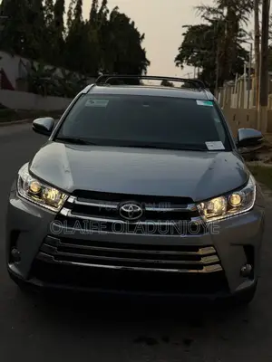 Toyota Highlander XLE V6 4x4 (3.5L 6cyl 6A) 2016 Silver