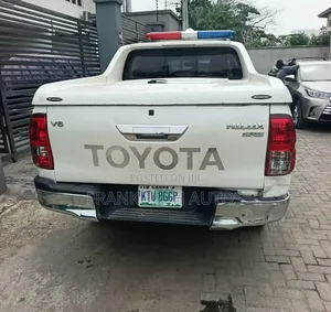 Toyota Hilux 2020 White