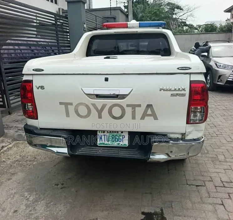 Toyota Hilux 2020 White