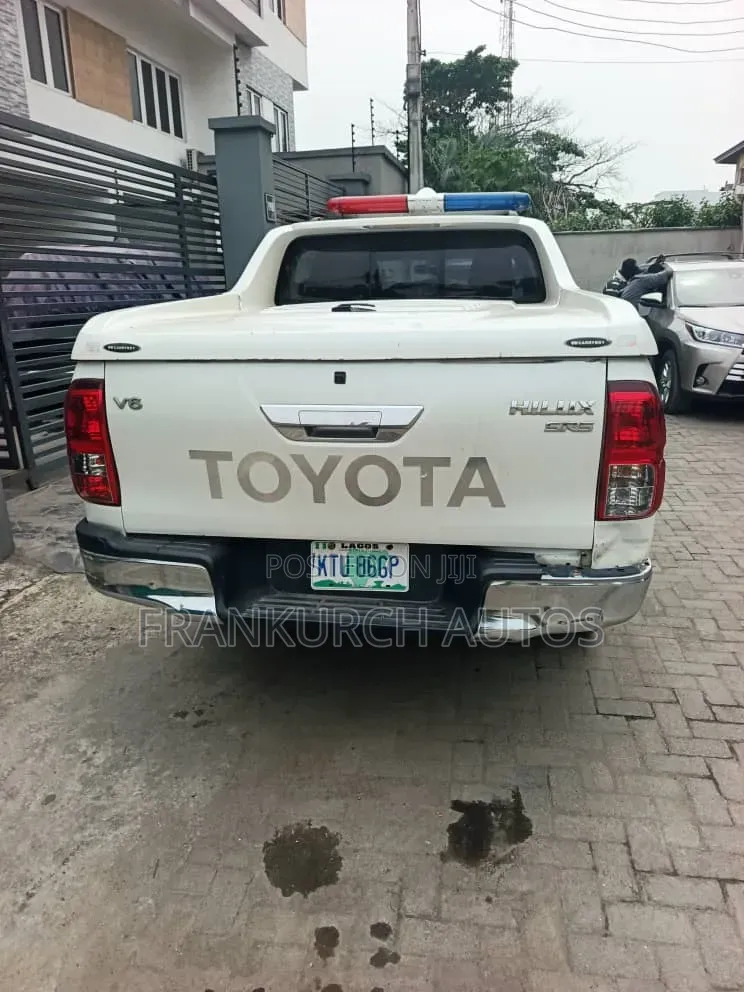 Toyota Hilux 2020 White