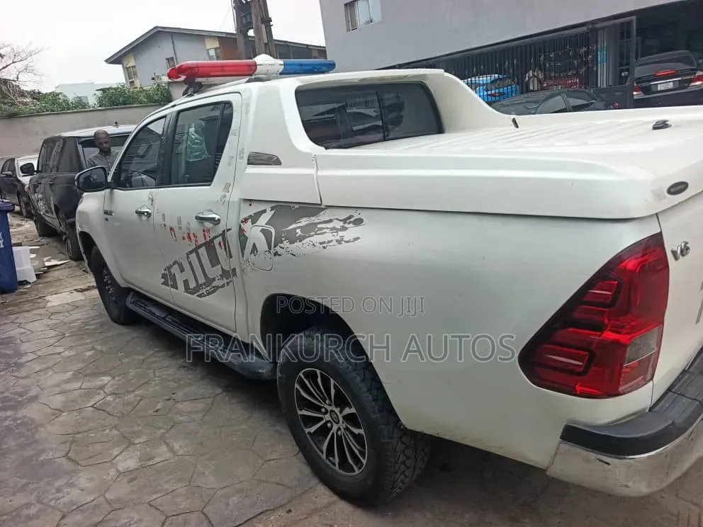 Toyota Hilux 2020 White