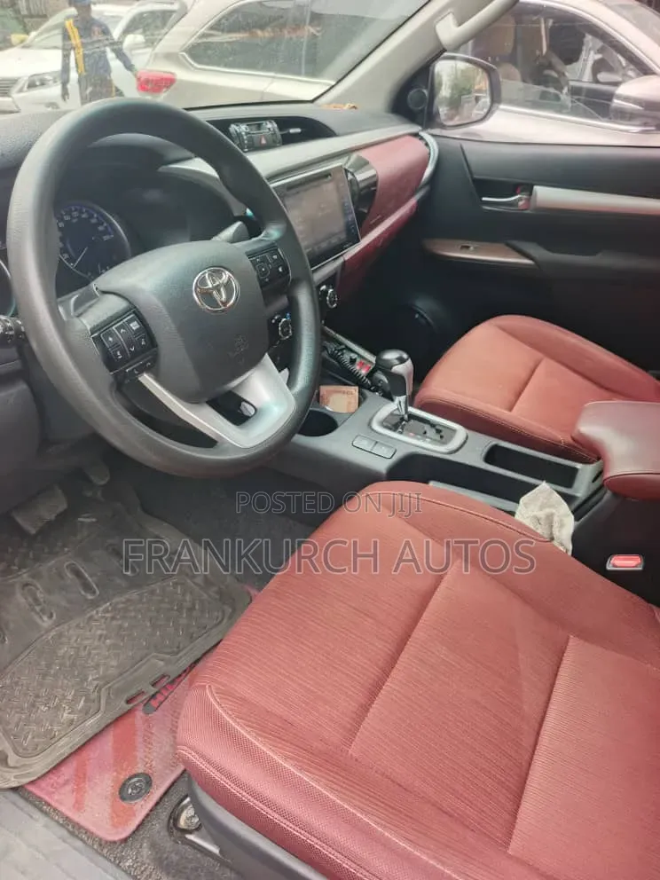 Toyota Hilux 2020 White