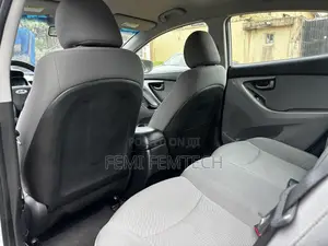 Hyundai Elantra SE 4dr Sedan (1.8L 4cyl 6M) 2015 White