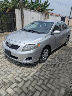 Toyota Corolla LE 4dr Sedan (1.8L 4 cyl 4A) 2009 Silver