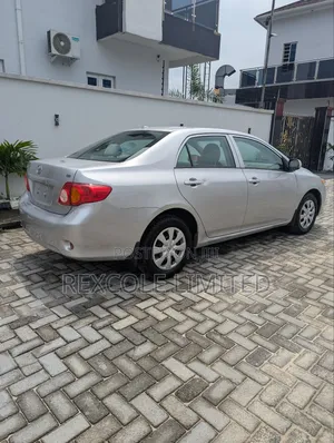 Toyota Corolla LE 4dr Sedan (1.8L 4 cyl 4A) 2009 Silver