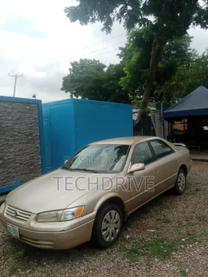 Toyota Camry LE 4dr Sedan (2.2L 4cyl 4A) 2000 Gold