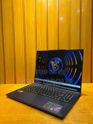 Laptop MSI Stealth 14 Studio A13VF 32GB Intel Core i7 SSD 1T