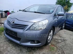 Toyota Verso 2013 Blue