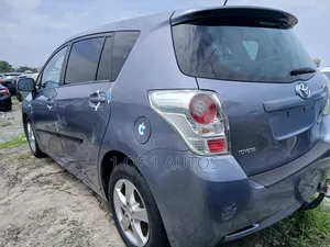 Toyota Verso 2013 Blue