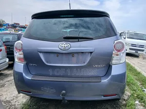 Toyota Verso 2013 Blue