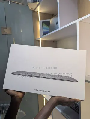 New Laptop Samsung Galaxy Book5 Pro 32GB Intel Core i5 SSD 1T