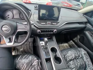 Nissan Altima 2022 Black