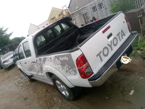 Toyota Hilux 2024 White