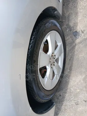 Toyota Matrix S Hatchback FWD (2.4L 4cyl 5A) 2012 Silver