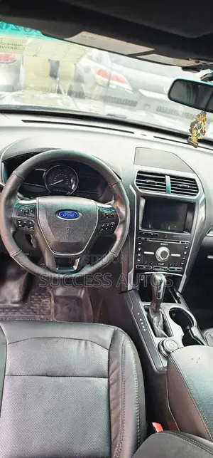 Ford Explorer Limited 4dr SUV AWD (3.5L 6cyl 6A) 2016 Gray