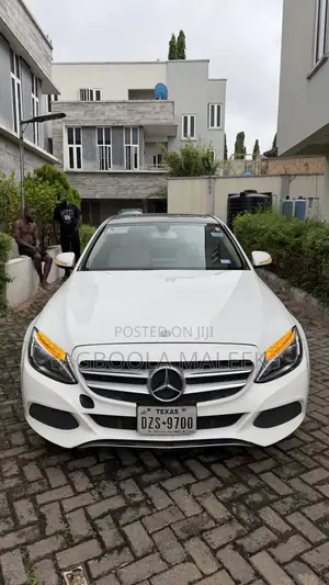 Mercedes-Benz C300 Base AWD 4Matic Sedan (2.0L 4cyl 7A) 2015 White