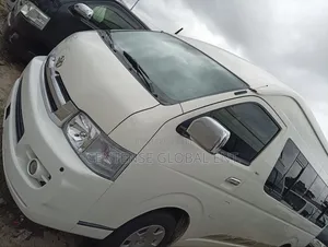 Toyota HiAce 2013 White