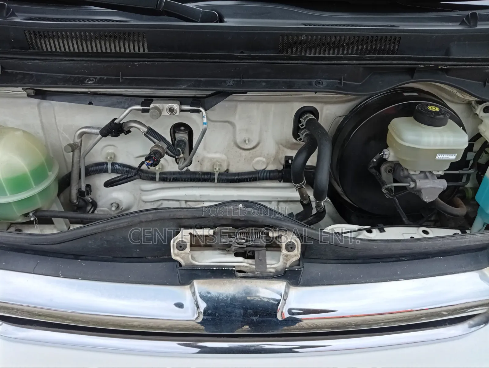 Toyota HiAce 2013 White