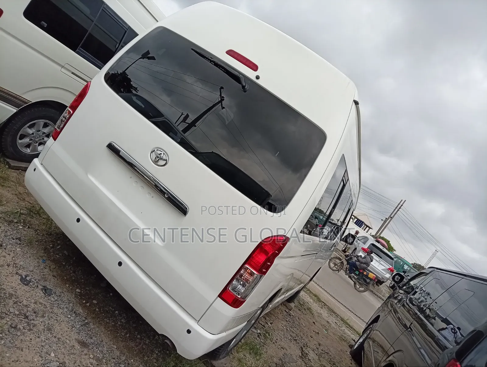 Toyota HiAce 2013 White