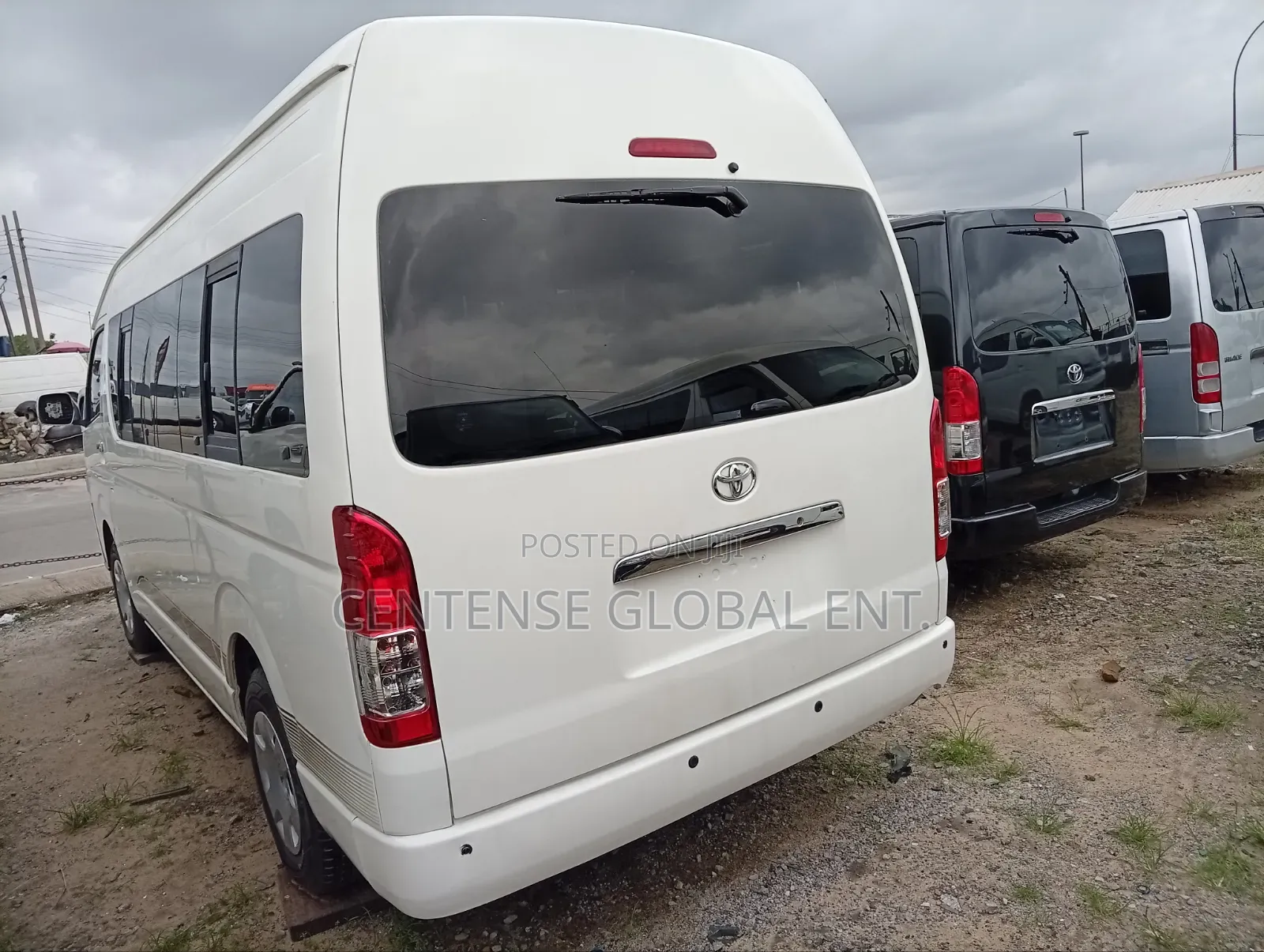 Toyota HiAce 2013 White