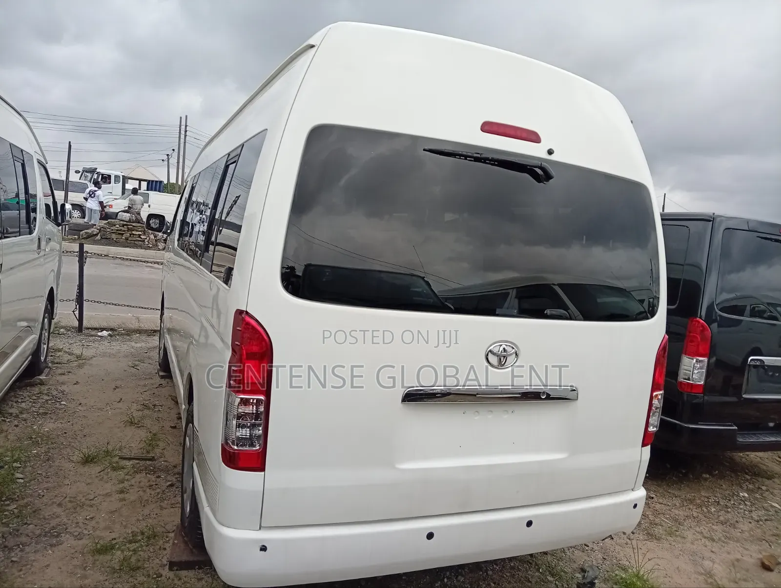 Toyota HiAce 2013 White