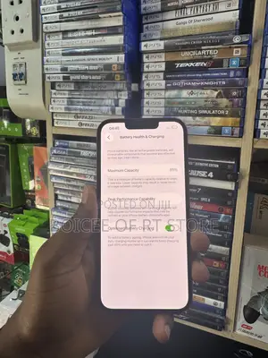 Apple iPhone 13 128 GB Red