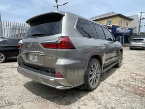 Lexus LX 570 AWD 2018 Gray