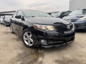 Toyota Camry SE 4dr Sedan (2.5L 4cyl 6A) 2013 Silver