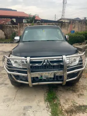 Mitsubishi Pajero 2014 Black
