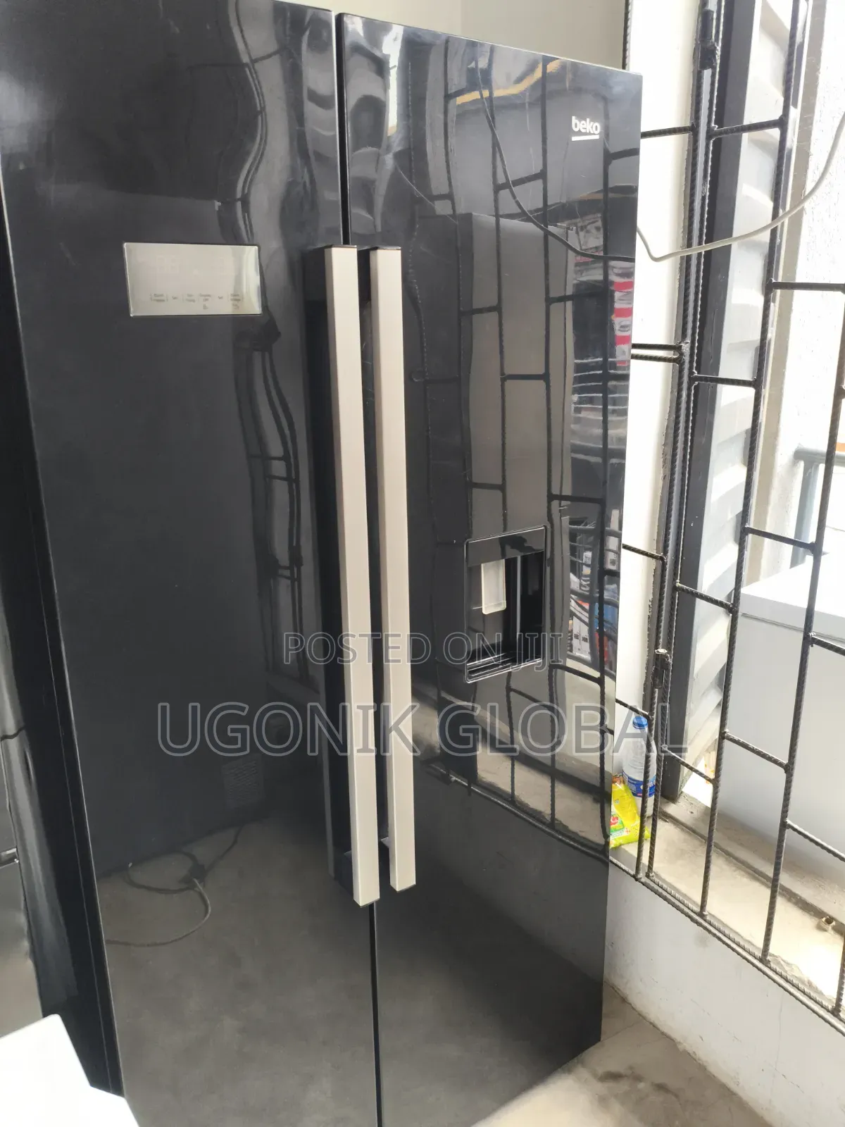 Low Energy Consumption Side by Side With Dispenser